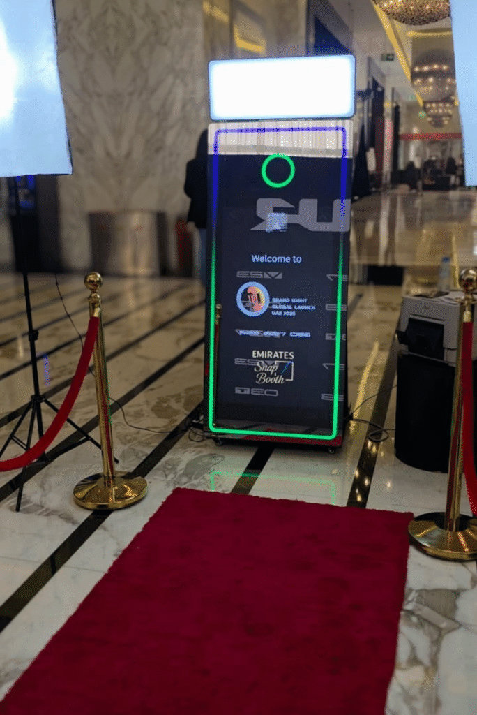 Image of magic mirror photo booth in Dubai